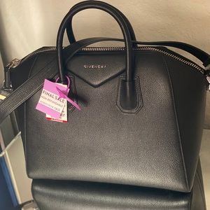 MEDIUM ANTIGONA BAG IN GRAINED LEATHER